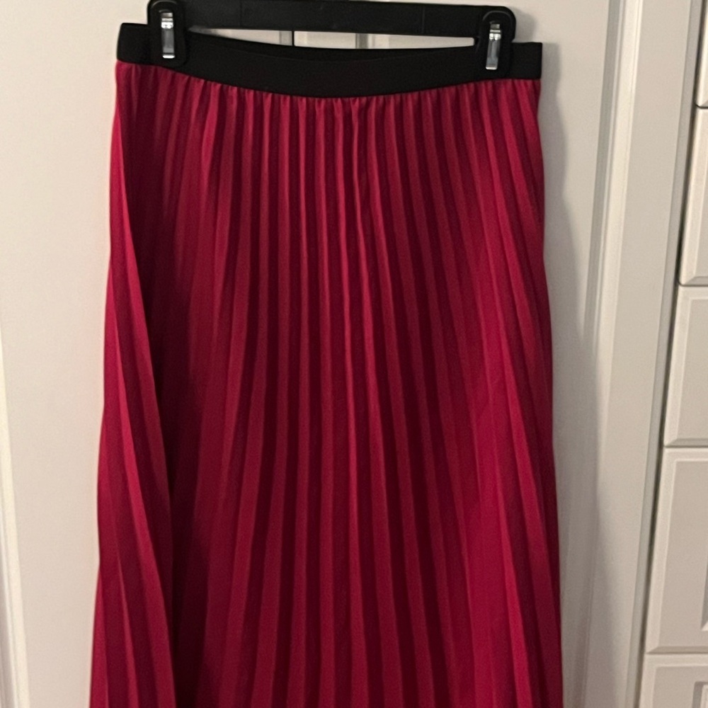 Magenta pleated skirt